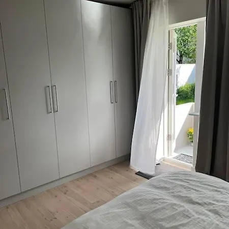 Cozy One Bedroom Close To Center Apartment *